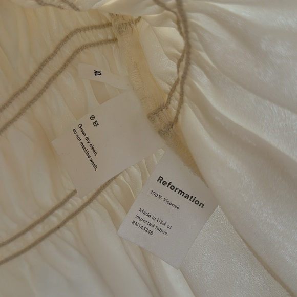 BrandNew✨Reformation top in XL - Picture 4 of 4